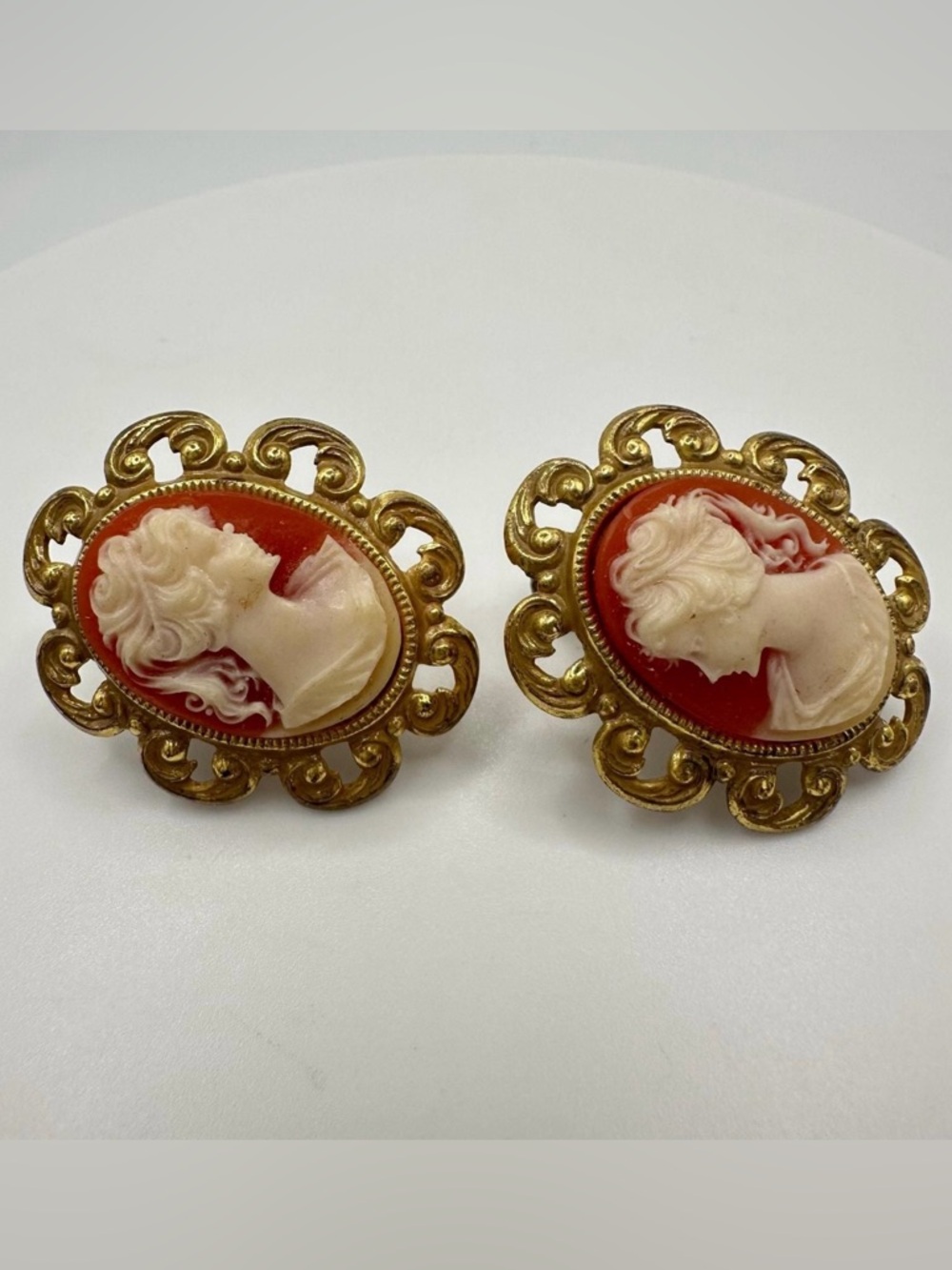 Miriam Haskell 1940’s Cameo Clip on Earrings-Signed-Rare - Picture 2 of 7